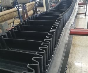 Corrugated sidewall conveyor belt